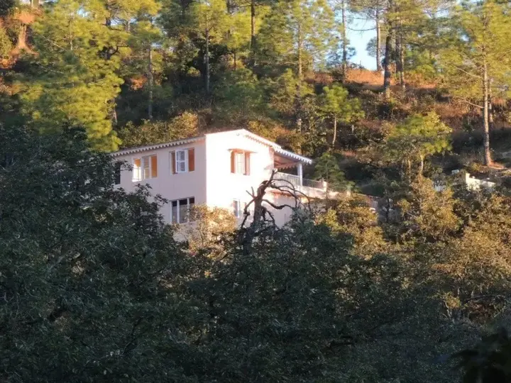 Раникхет: Whispering Heights Hotel