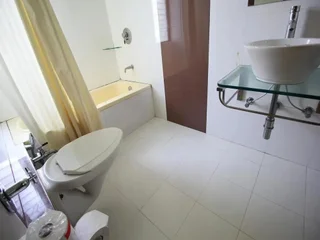 Ахмедабад: OYO Premium Gujarat College Ellisbridge
