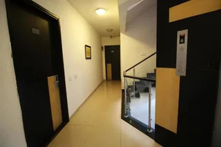 Ахмедабад: OYO Premium Gujarat College Ellisbridge