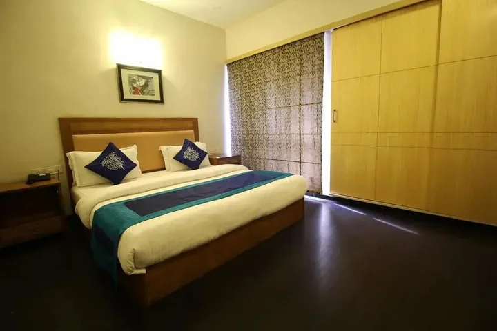 Ахмедабад: OYO Premium Gujarat College Ellisbridge