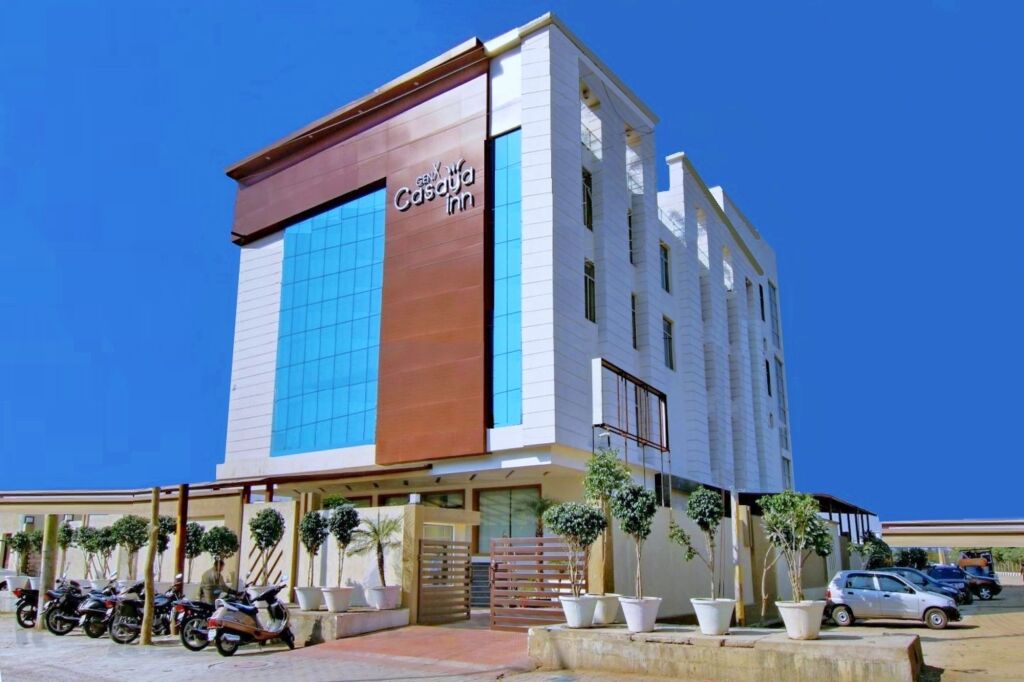 OYO Premium Viraj Khand — фото 1