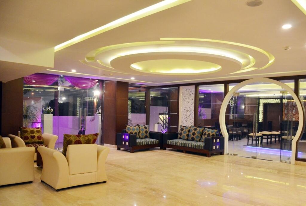 Лакхнау: OYO Premium Viraj Khand