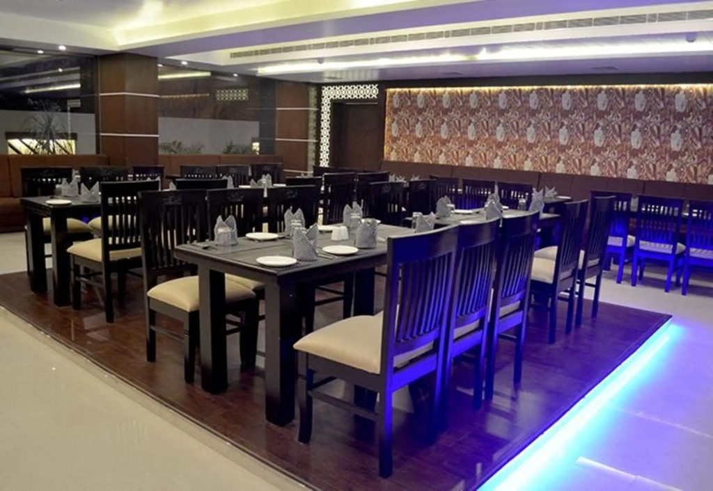 Лакхнау: OYO Premium Viraj Khand