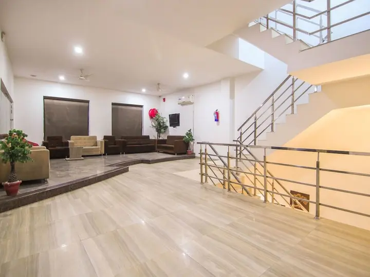 Лакхнау: OYO 1358 Hotel Crossroad