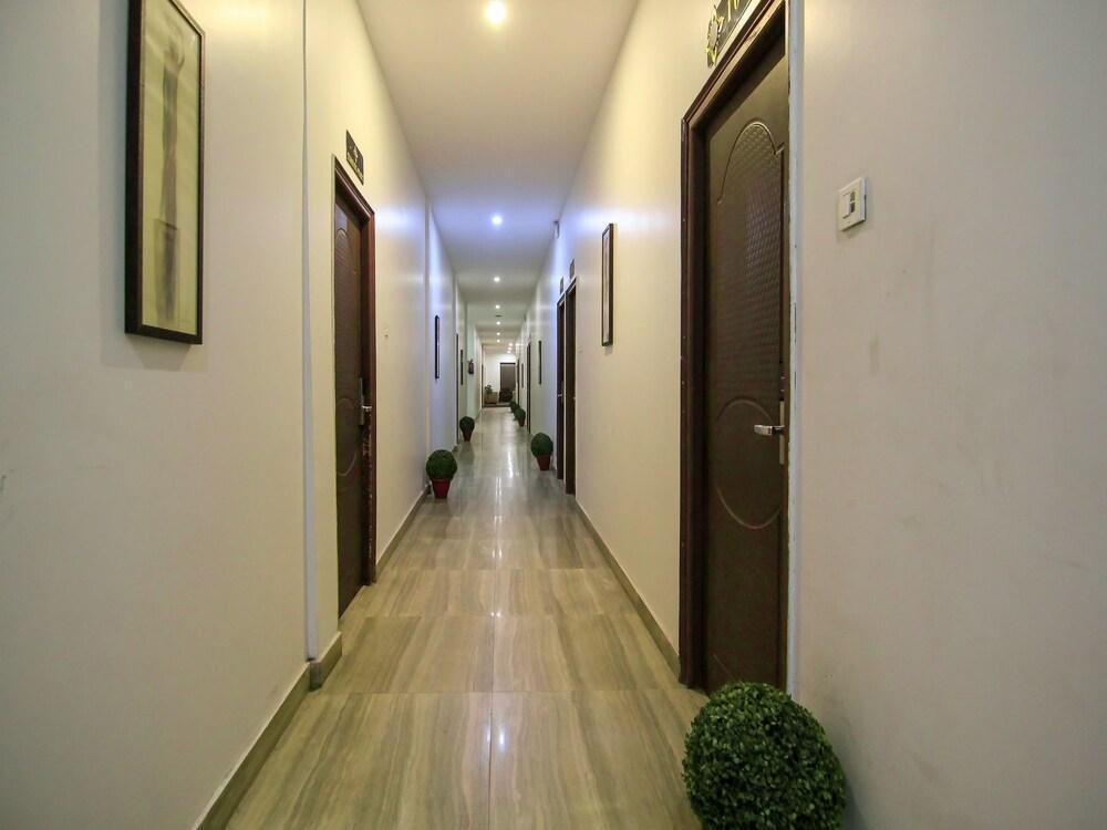 Лакхнау: OYO 1358 Hotel Crossroad