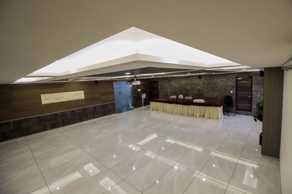 Ахмедабад: OYO Rooms High Court SG Highway
