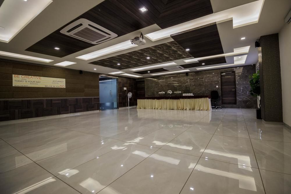 Ахмедабад: OYO Rooms High Court SG Highway