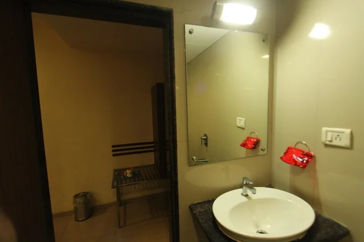 Сурат: OYO 1370 Hotel Akash