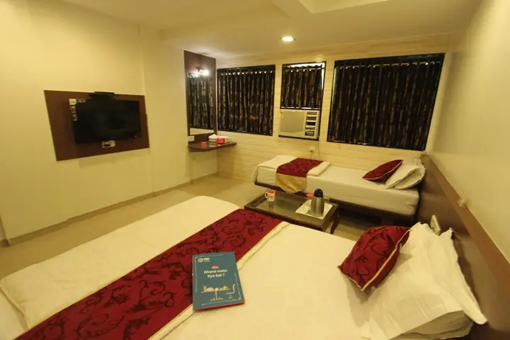 Сурат: OYO 1370 Hotel Akash