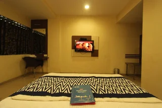 Сурат: OYO 1370 Hotel Akash