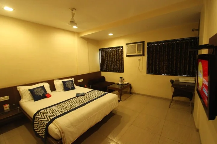 Сурат: OYO 1370 Hotel Akash