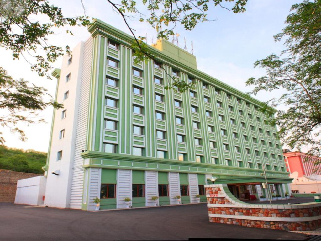 Батасингарам: Hotel Tara