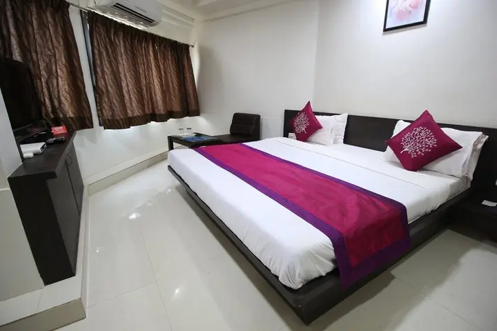 Раджкот: OYO 1360 Hotel Cross Road