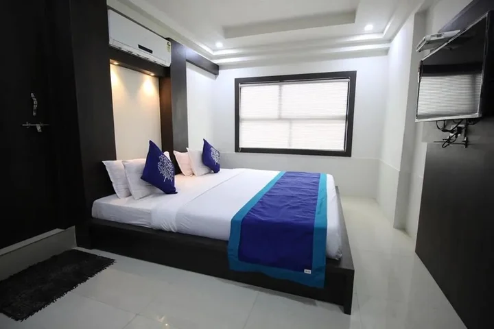 Раджкот: OYO 1360 Hotel Cross Road
