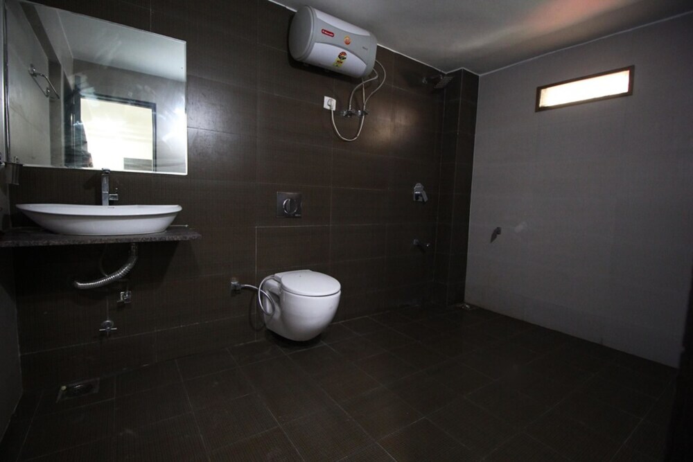 Раджкот: OYO 1360 Hotel Cross Road