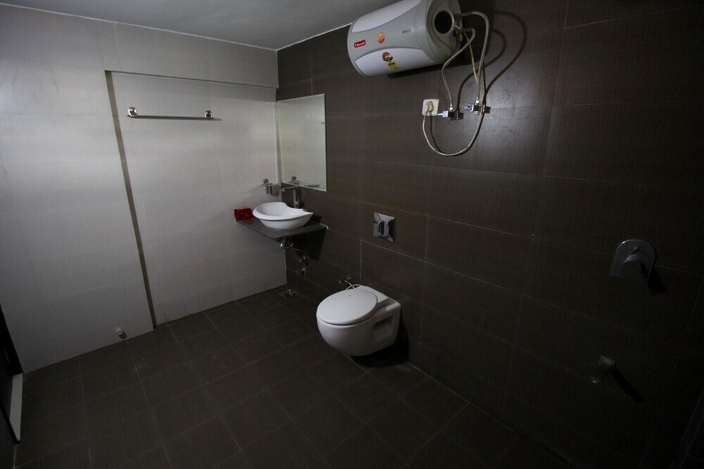 Раджкот: OYO 1360 Hotel Cross Road