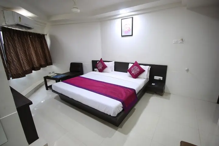 Раджкот: OYO 1360 Hotel Cross Road