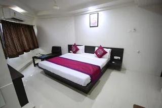 Раджкот: OYO 1360 Hotel Cross Road