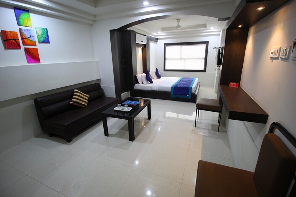 Раджкот: OYO 1360 Hotel Cross Road