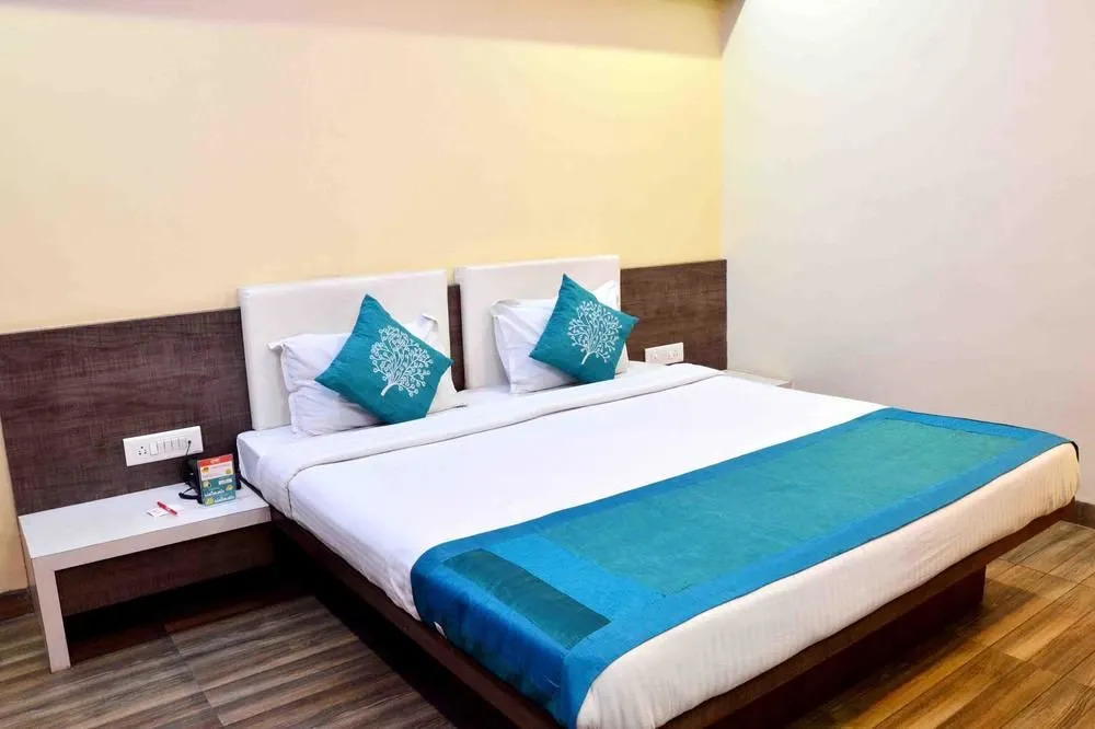 Индаур: OYO 1535 Hotel Bee Town