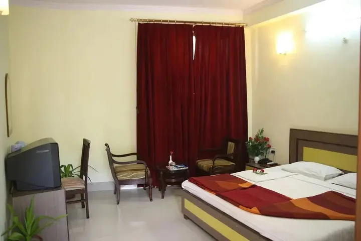 Алвар: Hotel Inderlok