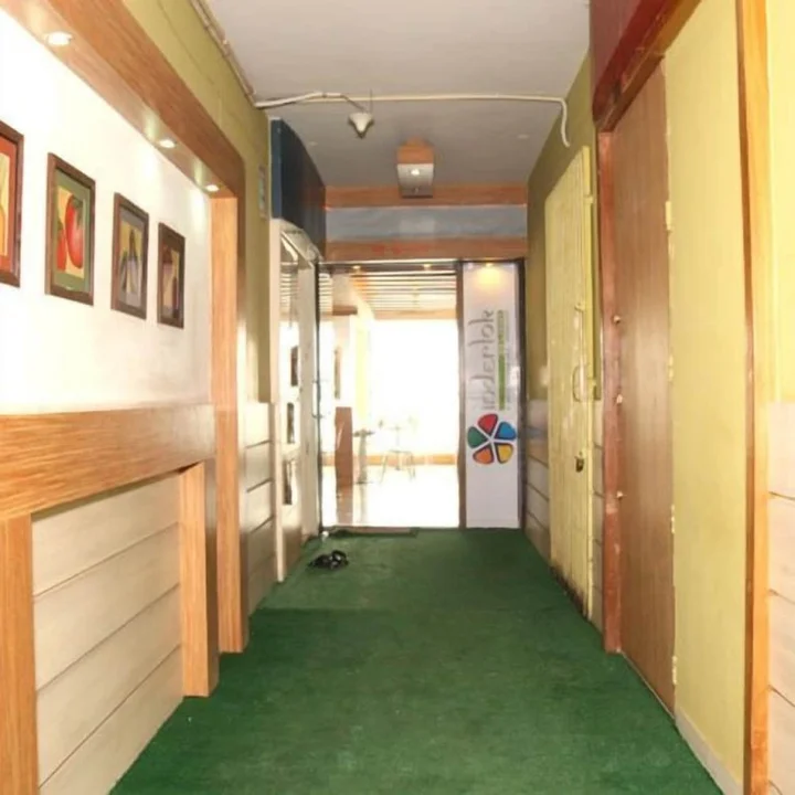 Алвар: Hotel Inderlok