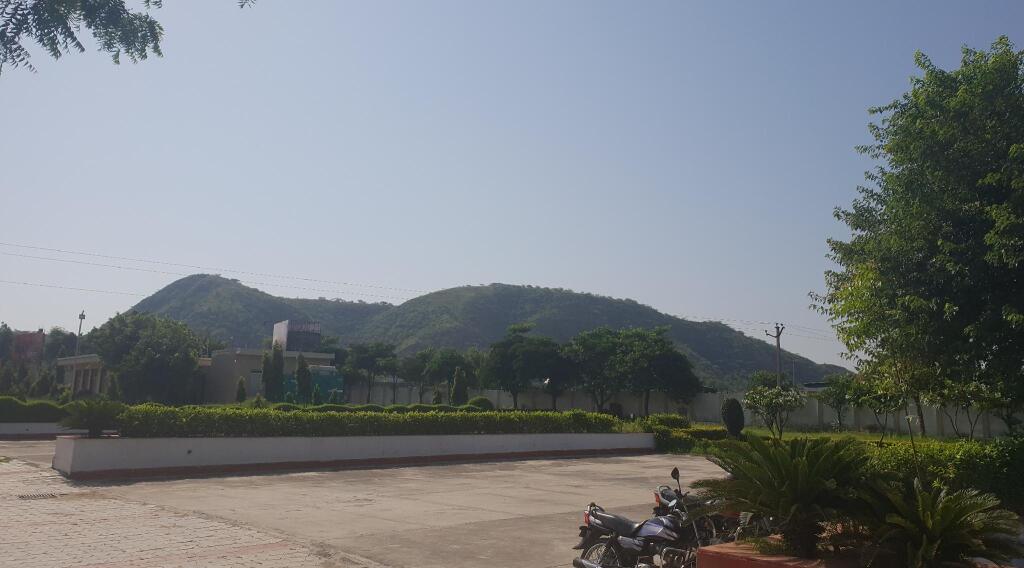 Шахджаханпур: Treehouse Sunrise Resort Neemrana