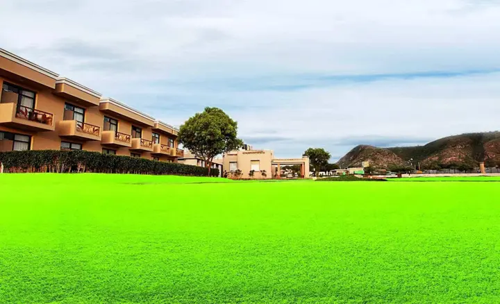 Шахджаханпур: Treehouse Sunrise Resort Neemrana