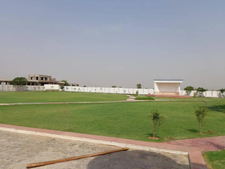 Шахджаханпур: Treehouse Sunrise Resort Neemrana