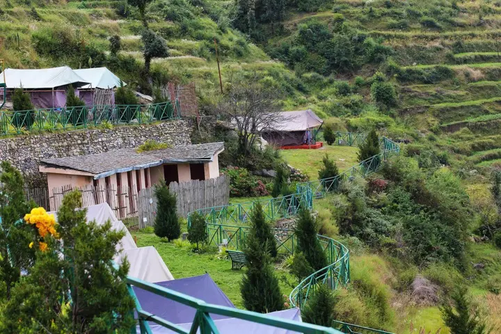 Техри: Whispering Pines Himalayan Retreat