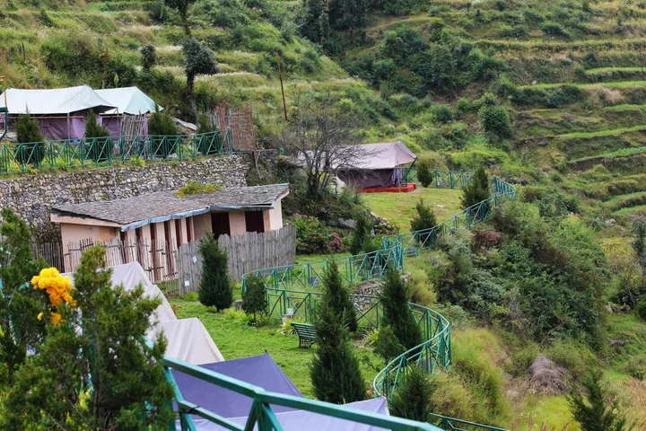 Техри: Whispering Pines Himalayan Retreat