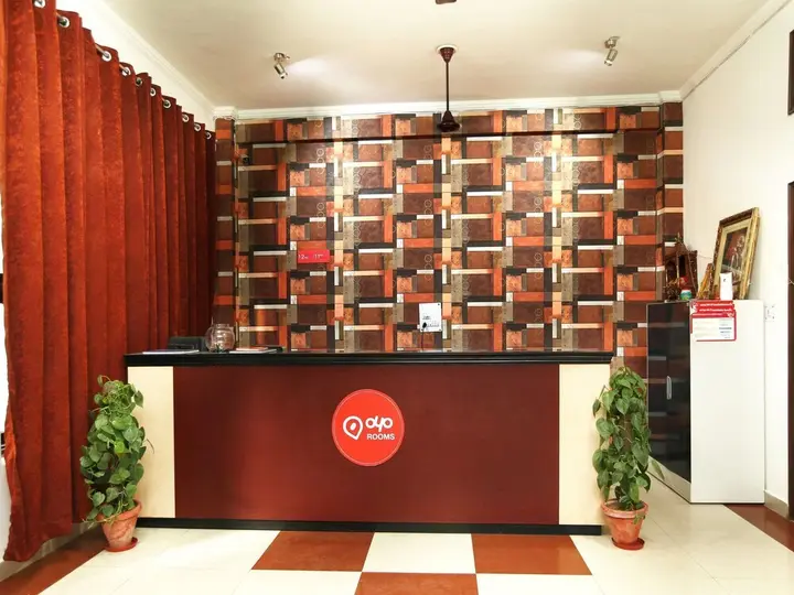 Нойда: OYO 311 City Stay Hotel