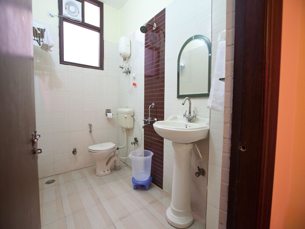 Нойда: OYO 311 City Stay Hotel