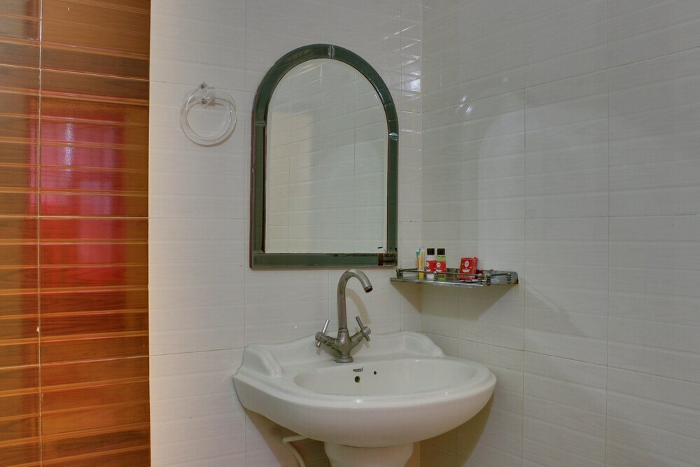 Нойда: OYO 311 City Stay Hotel