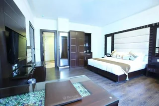 Нью-Дели: Parkland Grand Kapashera