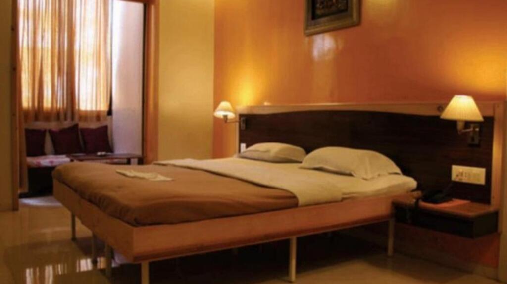 Пуна: Hotel Parichay