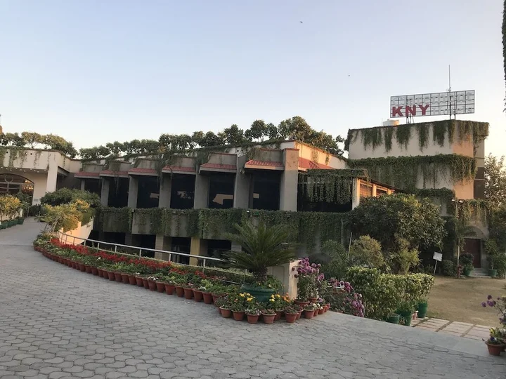 Нью-Дели: Claremont KNY Hotel