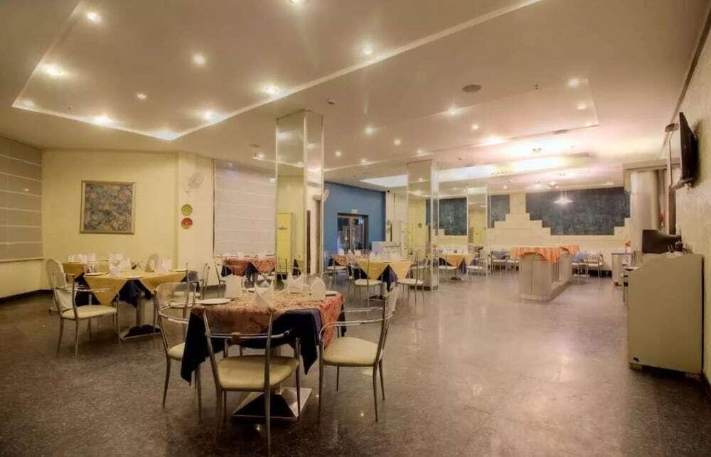 Нью-Дели: Claremont KNY Hotel