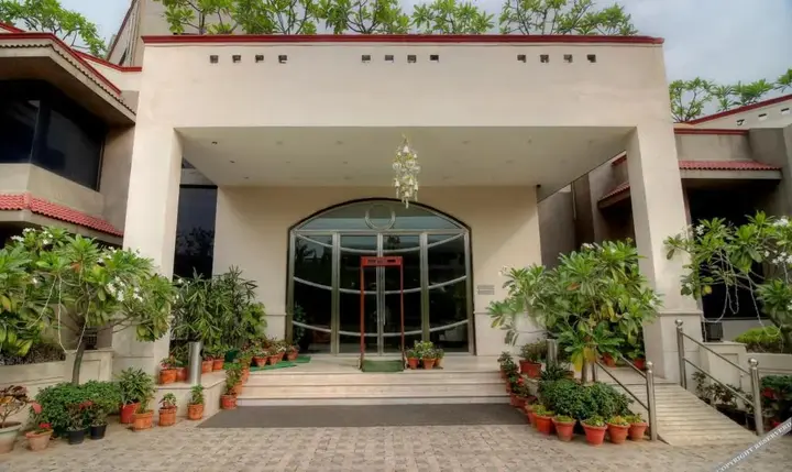 Нью-Дели: Claremont KNY Hotel