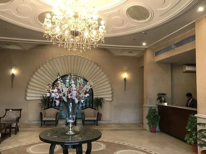 Нью-Дели: Claremont KNY Hotel