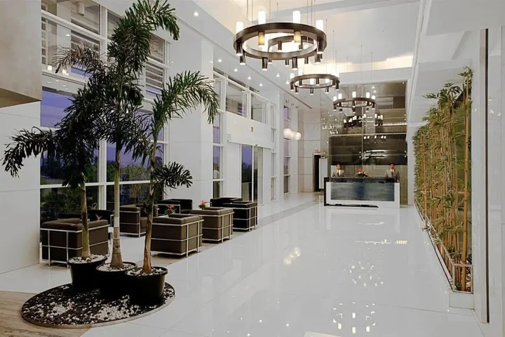 Хинджевади: St Laurn Suites