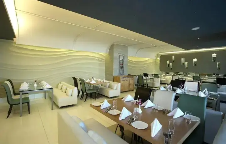 Хинджевади: St Laurn Suites