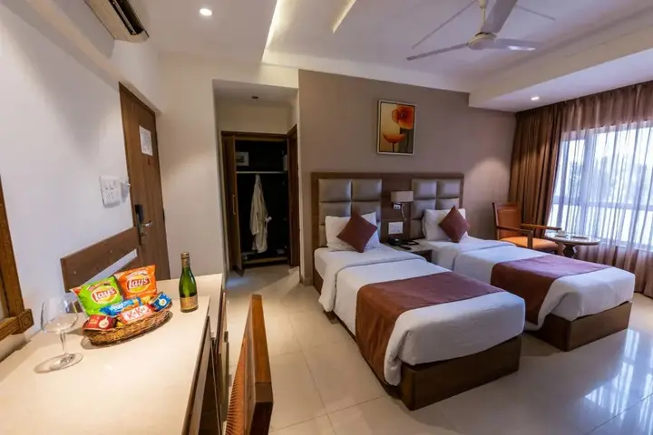 Нашик: The Ren Hotels