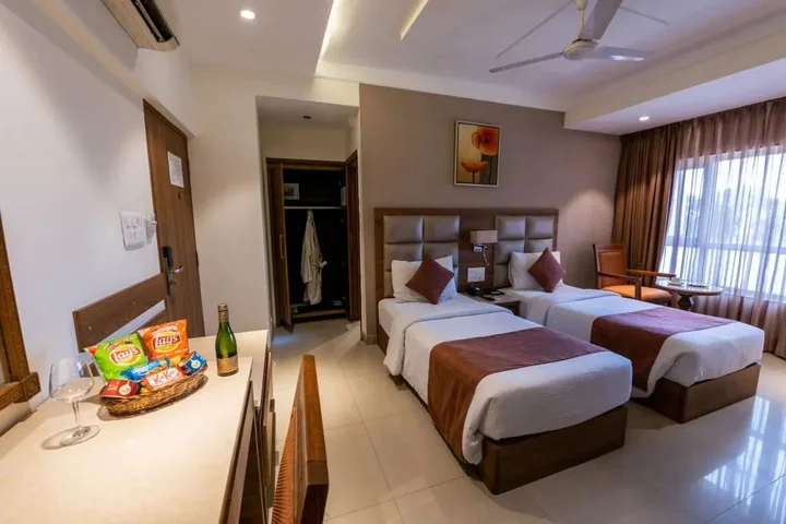Нашик: The Ren Hotels