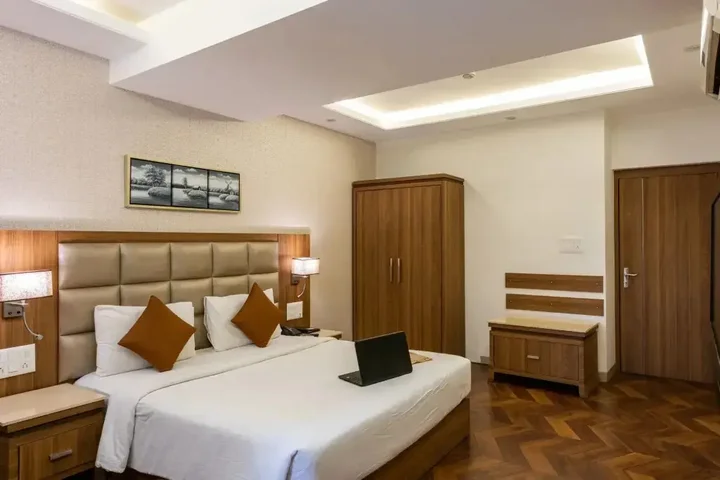Нашик: The Ren Hotels