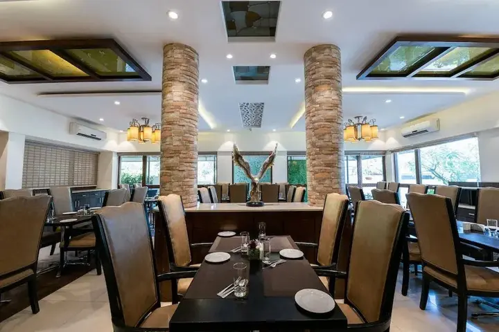 Нашик: The Ren Hotels