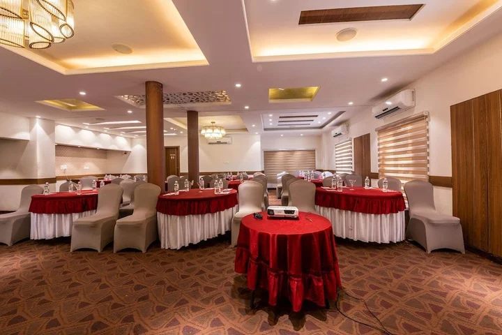 Нашик: The Ren Hotels