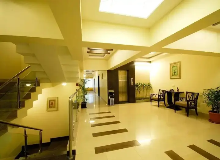 Нашик: The Ren Hotels