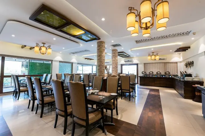 Нашик: The Ren Hotels