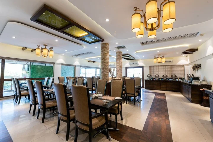 Нашик: The Ren Hotels